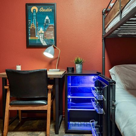 Firehouse Hostel (Adults Only) Остин Экстерьер фото