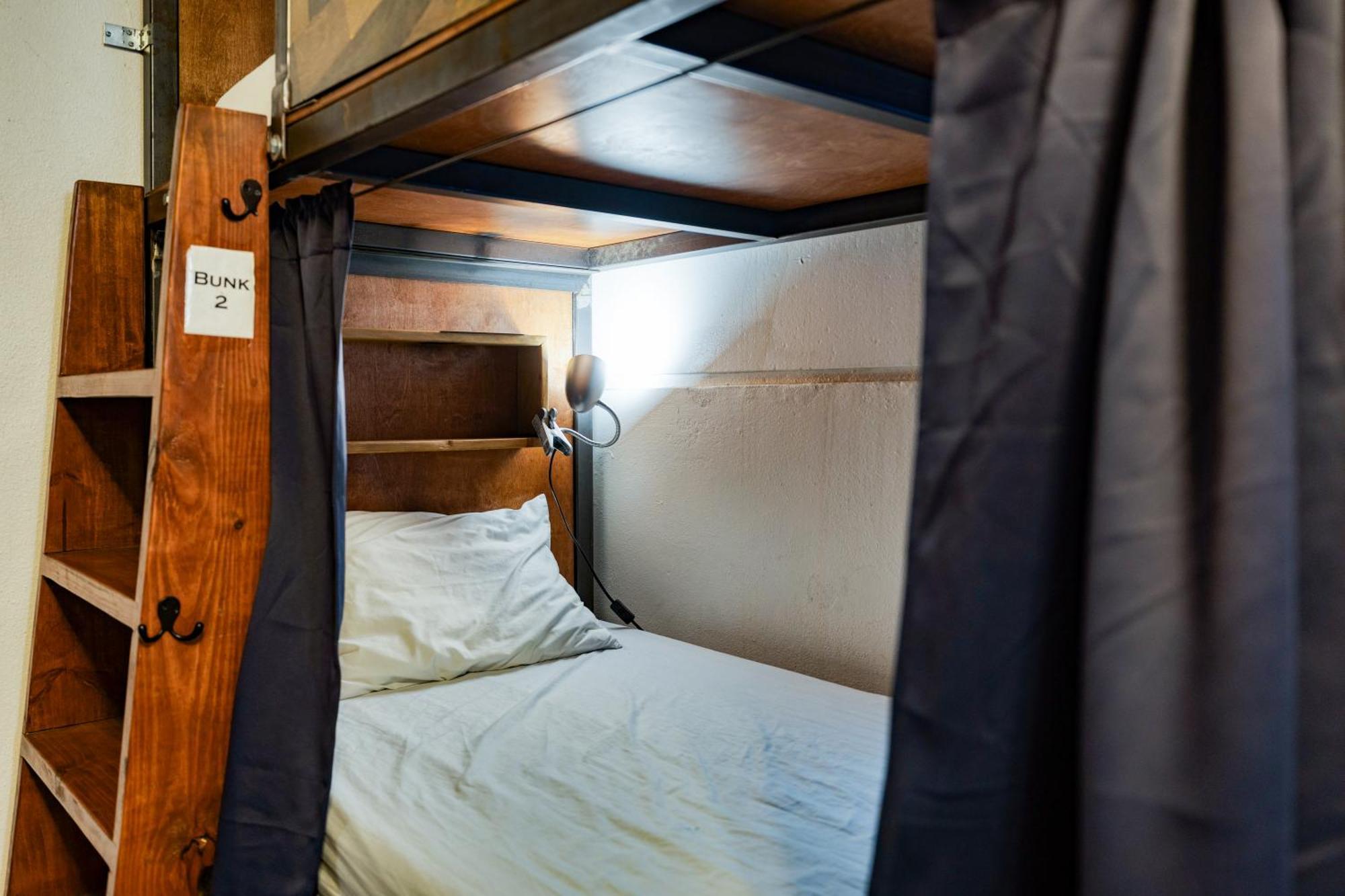 Firehouse Hostel (Adults Only) Остин Экстерьер фото