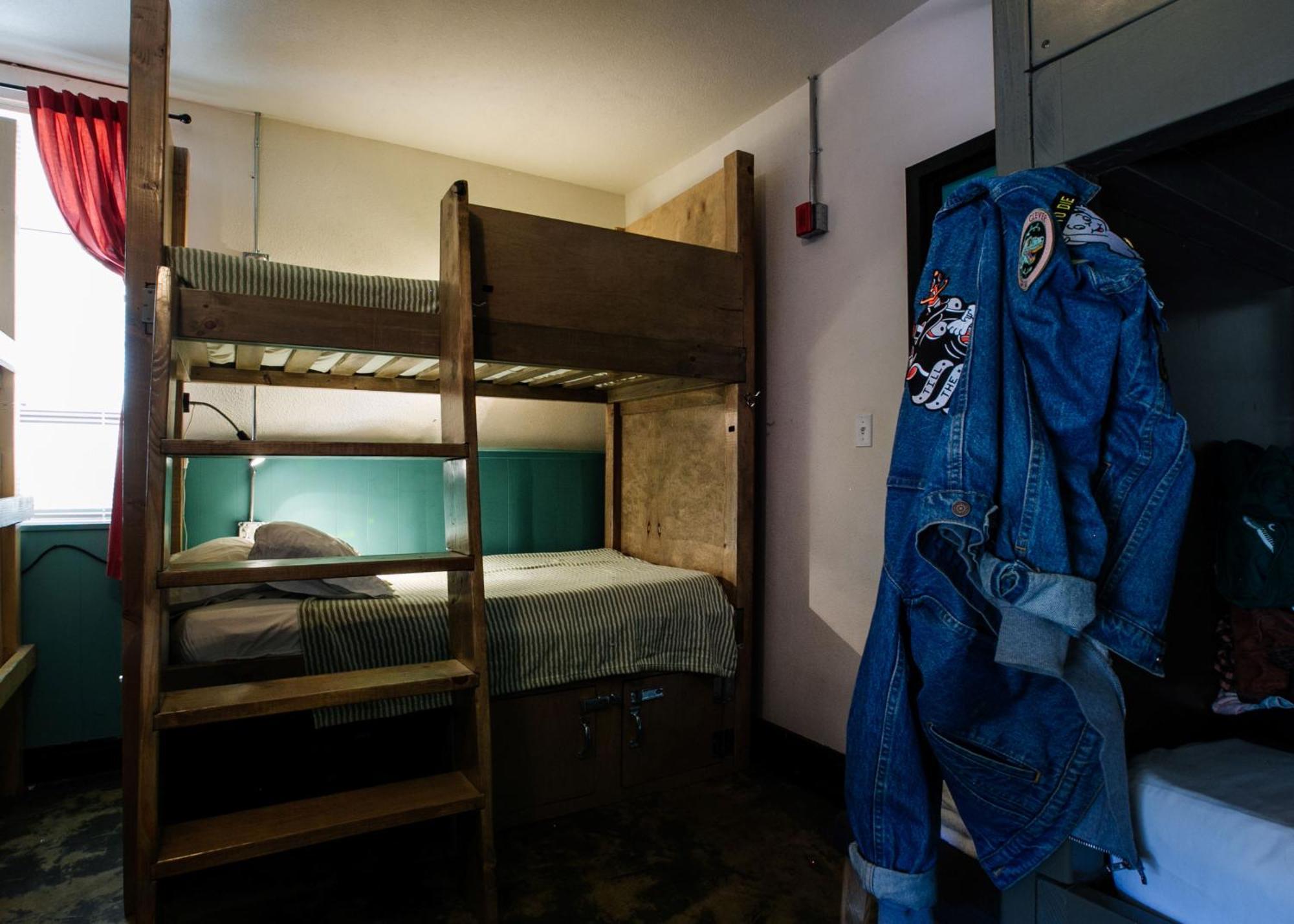 Firehouse Hostel (Adults Only) Остин Экстерьер фото