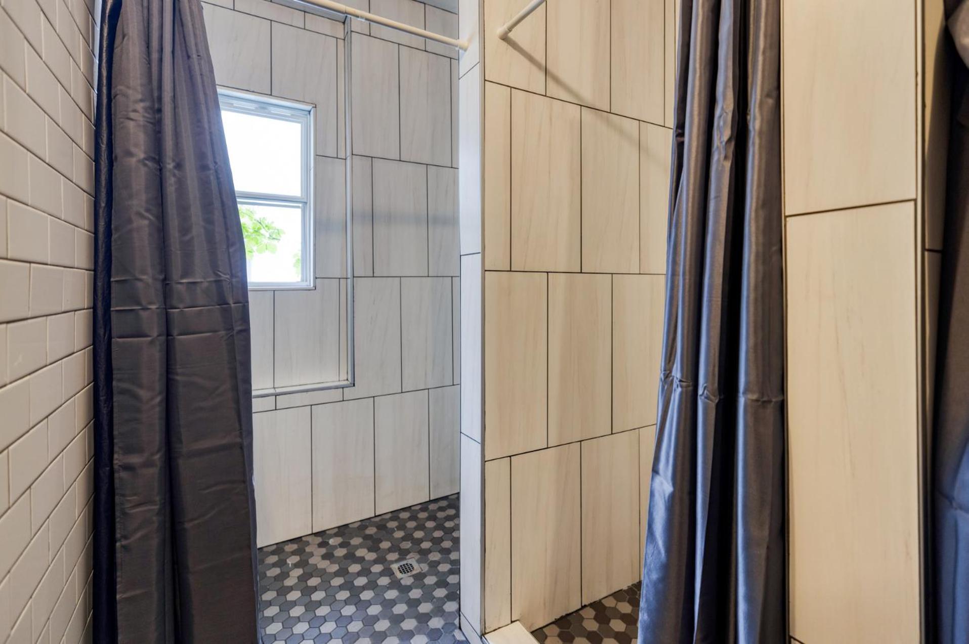 Firehouse Hostel (Adults Only) Остин Экстерьер фото