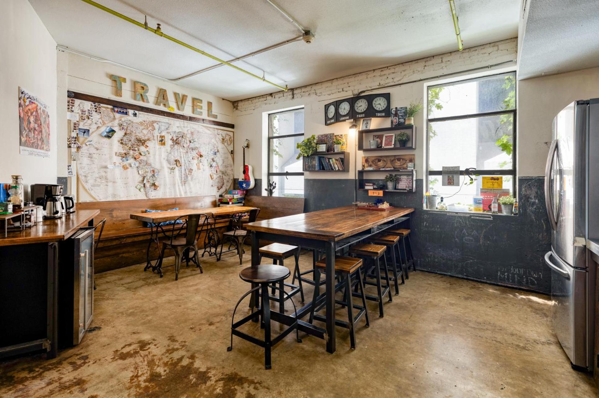 Firehouse Hostel (Adults Only) Остин Экстерьер фото