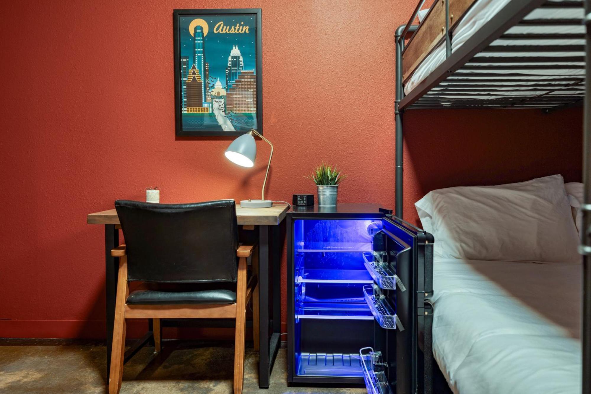 Firehouse Hostel (Adults Only) Остин Экстерьер фото