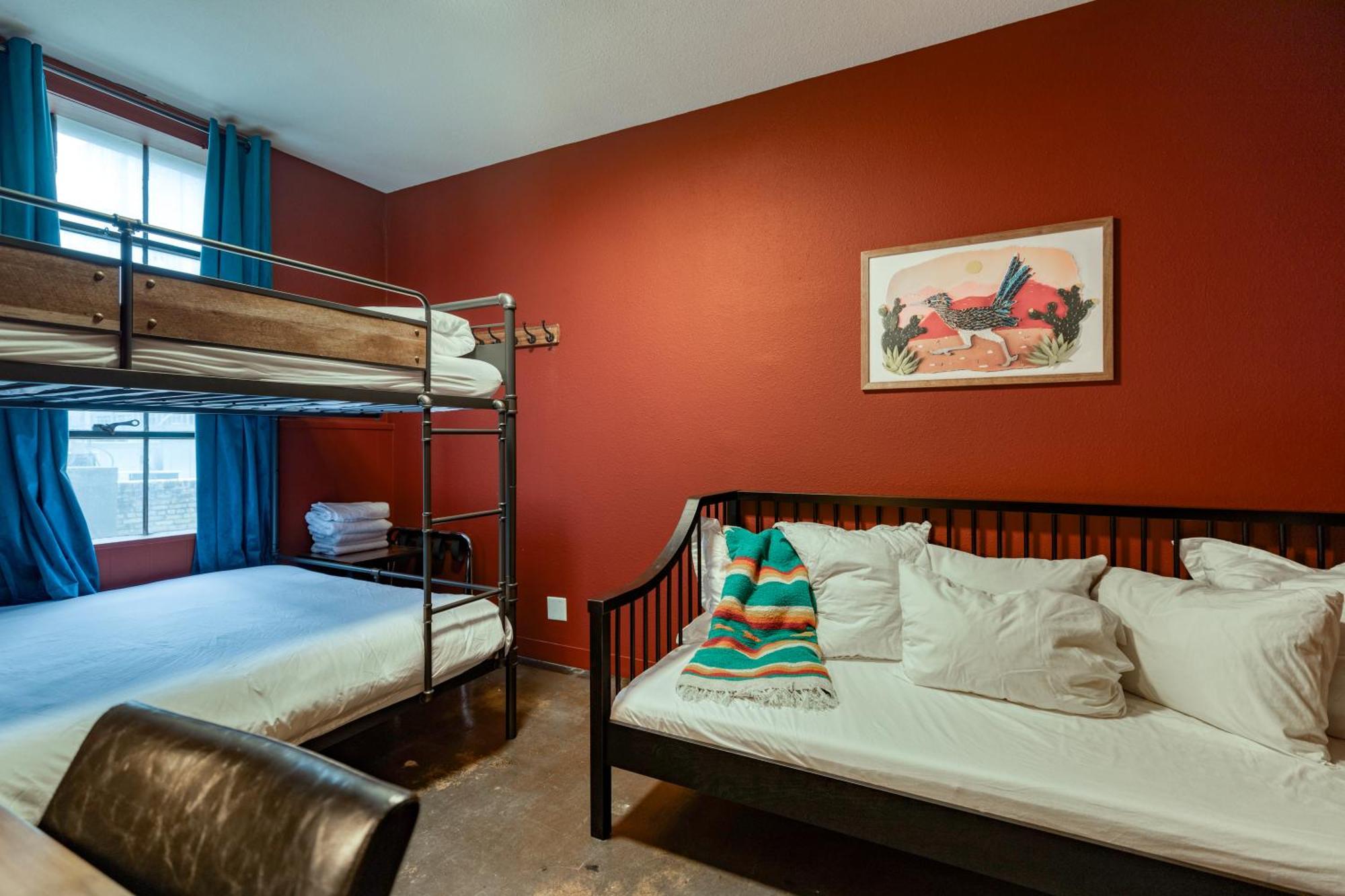 Firehouse Hostel (Adults Only) Остин Экстерьер фото