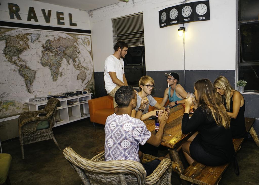 Firehouse Hostel (Adults Only) Остин Экстерьер фото