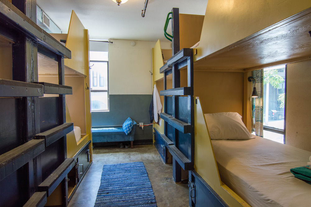 Firehouse Hostel (Adults Only) Остин Экстерьер фото