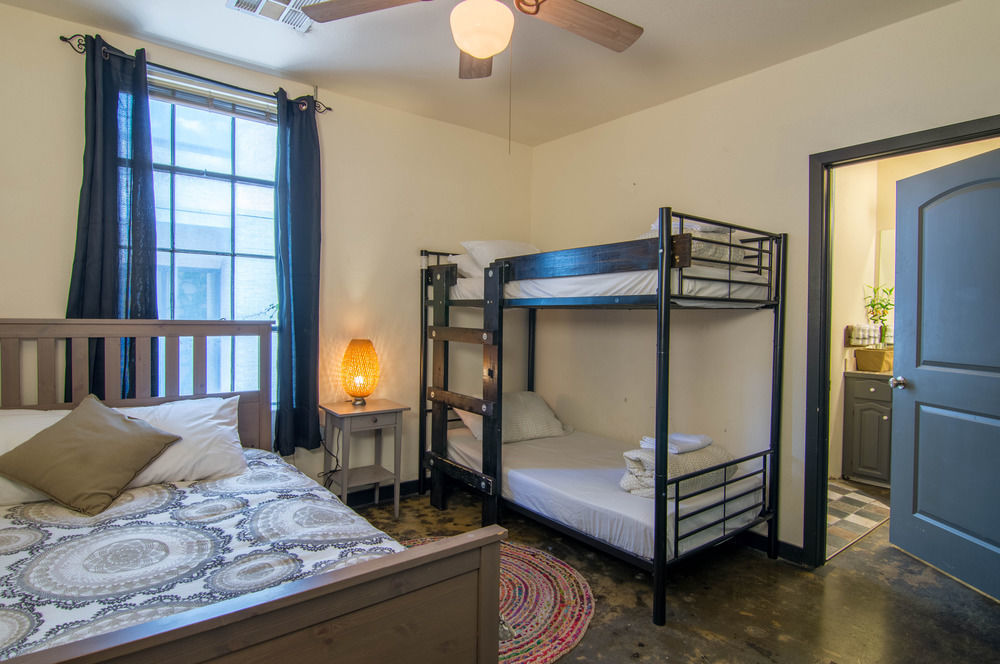 Firehouse Hostel (Adults Only) Остин Экстерьер фото