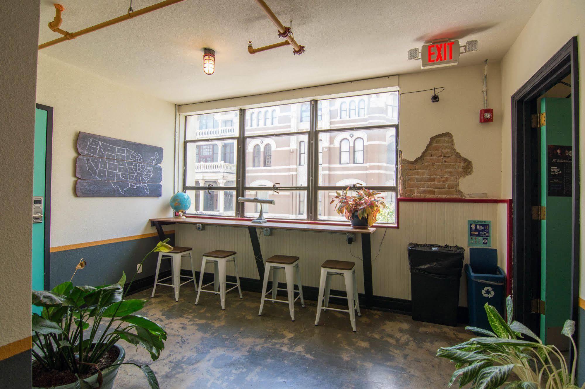 Firehouse Hostel (Adults Only) Остин Экстерьер фото