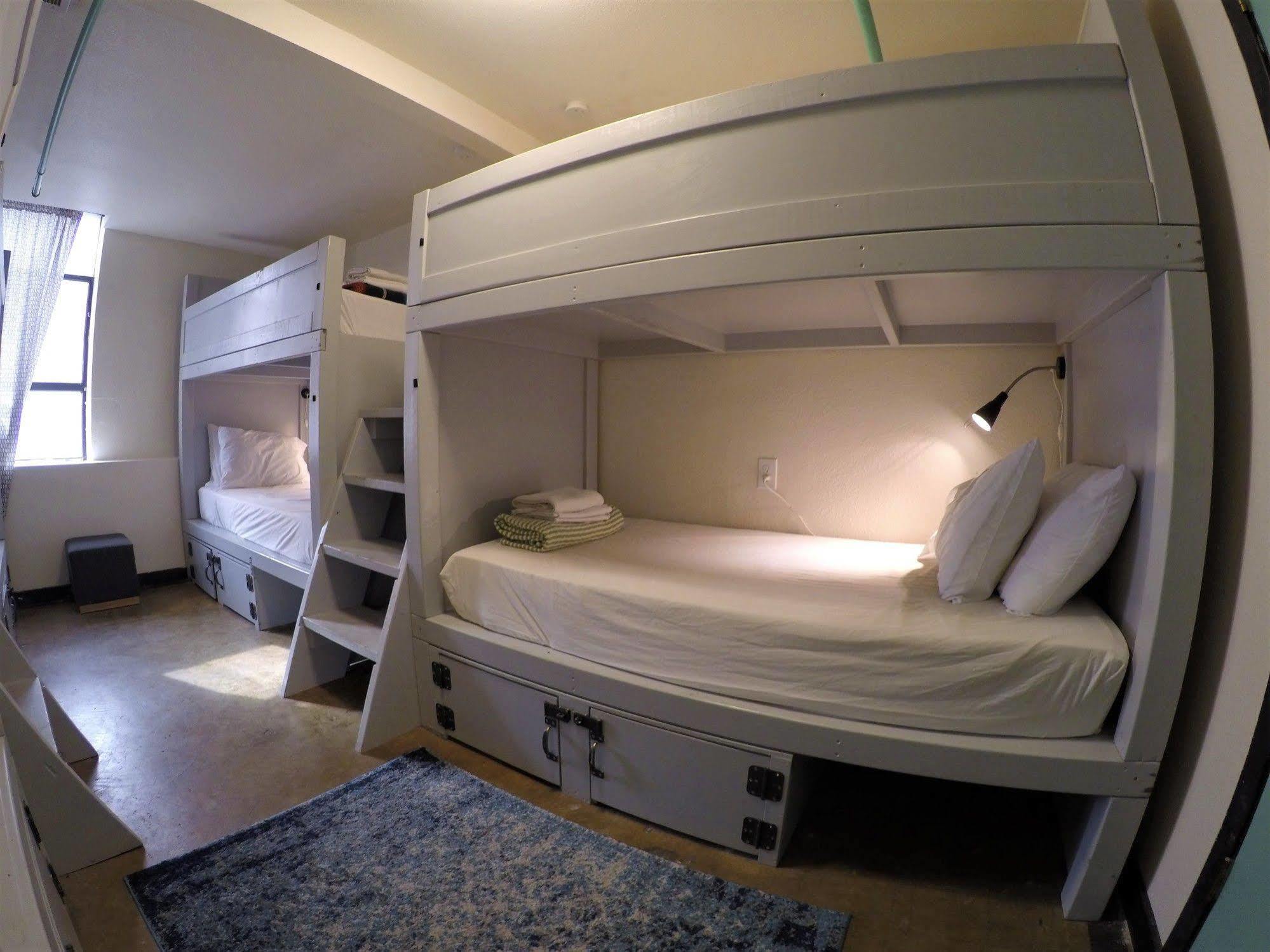 Firehouse Hostel (Adults Only) Остин Экстерьер фото