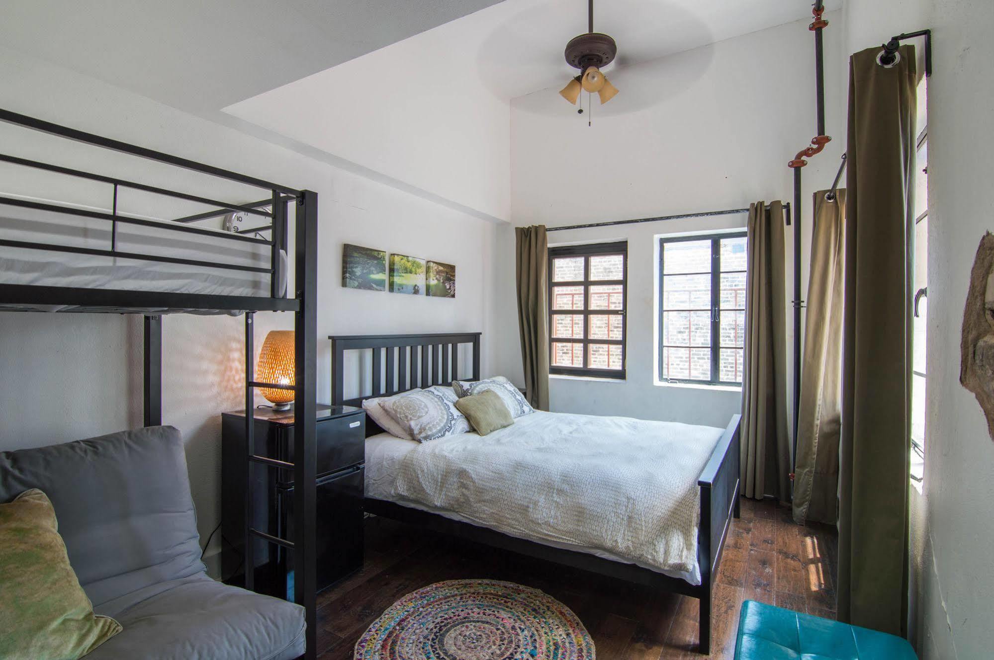 Firehouse Hostel (Adults Only) Остин Экстерьер фото